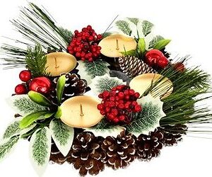 DOMMIO Vianočný svietnik – šiškový s cezmínou, 7 × 24 cm, umelé kvety na hrob, umele kvety na hrob, umelé kvety na hroby, lacne umele kvety na hrob, umele kytice na hrob, umele kytice na hroby, umelé ikebany na hrob, umele ikebany na hroby, umele ikebany na hrob, kvety na hrob umele, kytice na hroby umele